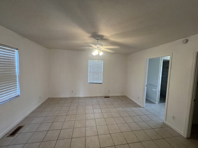 Building Photo - 6207 Ben Ln