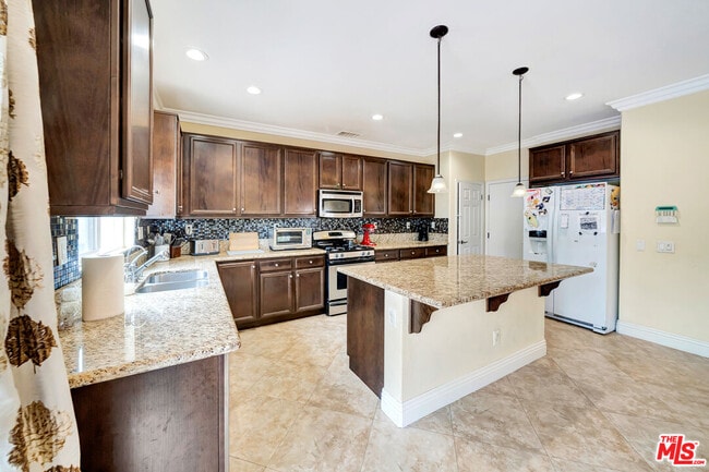 Building Photo - 27060 Mountain Willow Ln