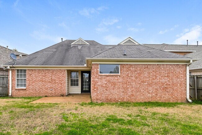 Building Photo - 1319 Farwoods Dr