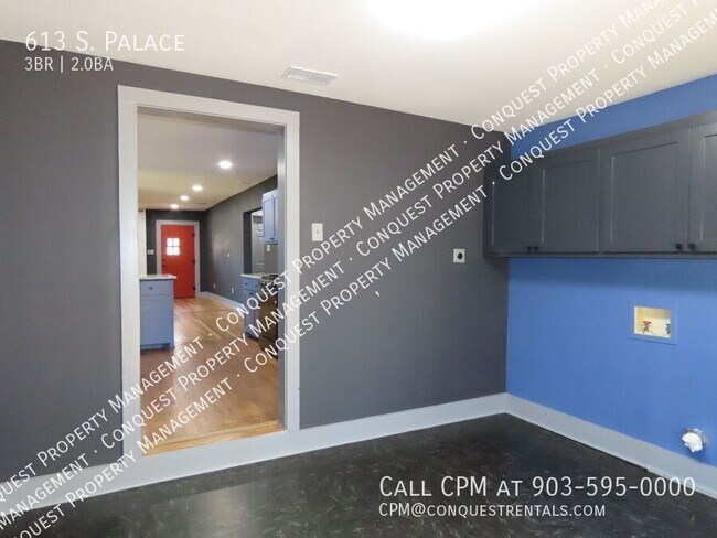 Building Photo - 613 S. Palace-