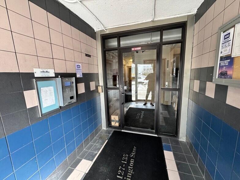 Building Photo - 136 Washington St