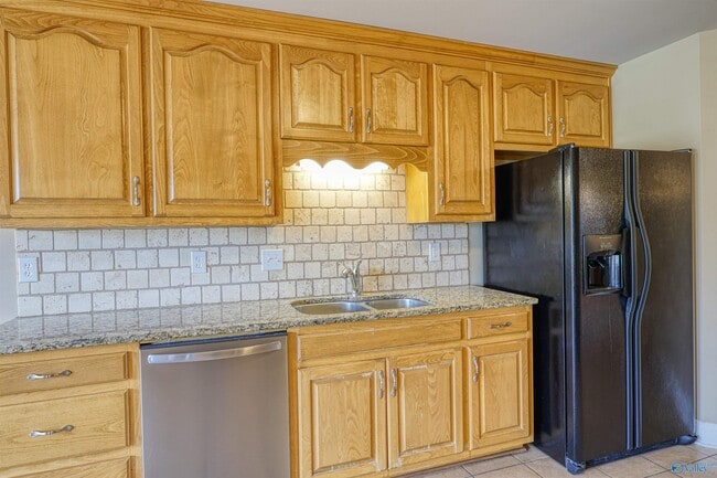 Building Photo - 105 Glenfield Ct