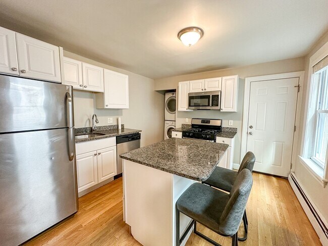 Primary Photo - 62 L St