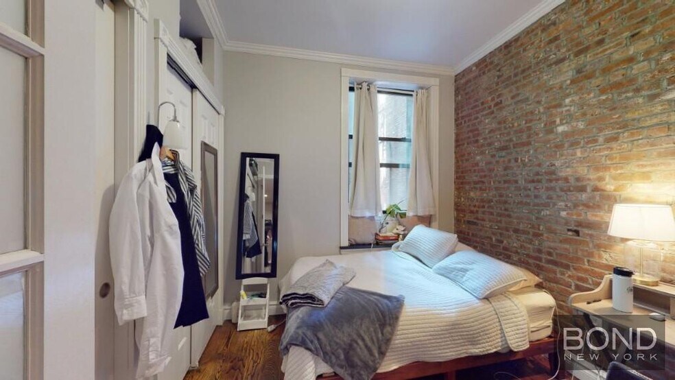 Building Photo - 450 W 50th St