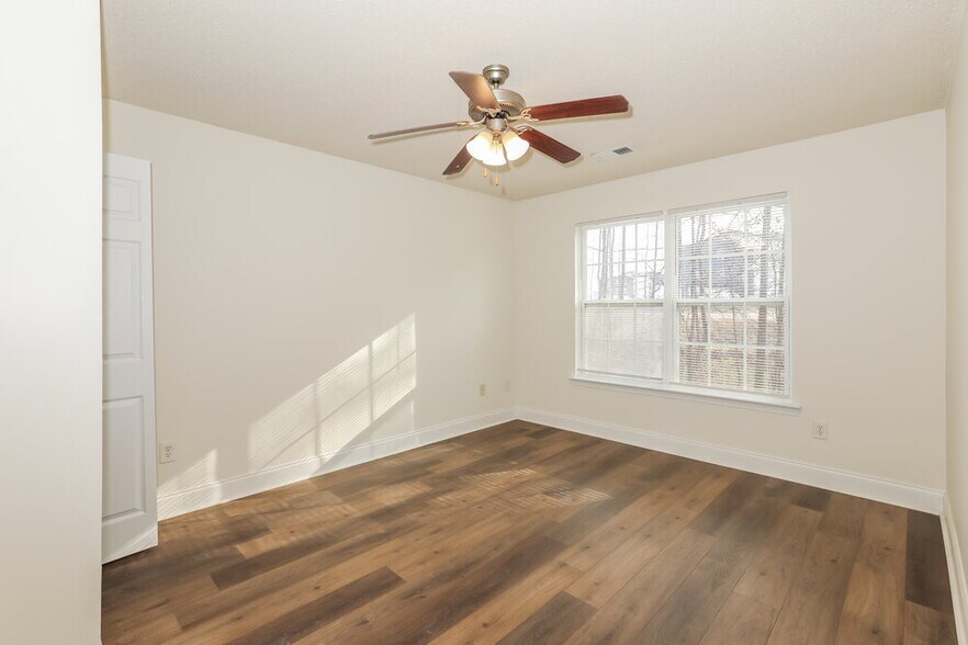 Building Photo - 516 Jaclyn Cir