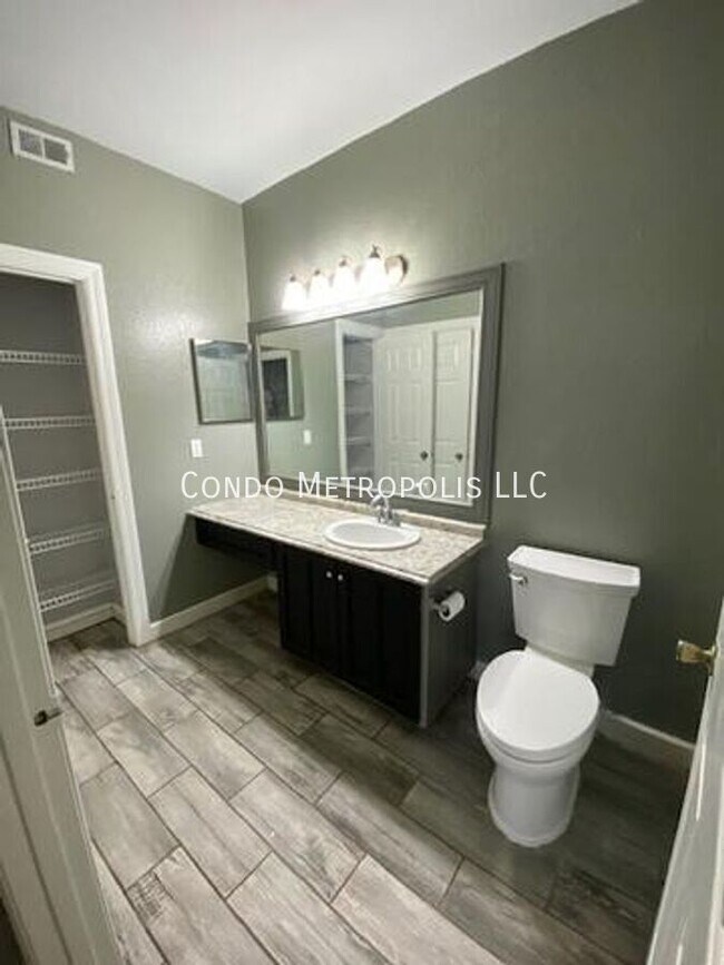 Building Photo - 2668 Robert Trent Jones Dr