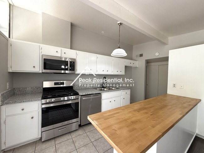 Building Photo - Mid-Century Modern 3bd/2ba Near Madison & ...
