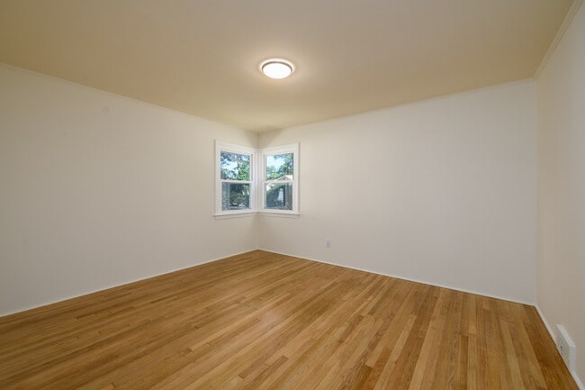Building Photo - 361 Meadowbrook Ave