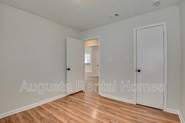 Building Photo - 409 Urial Dr