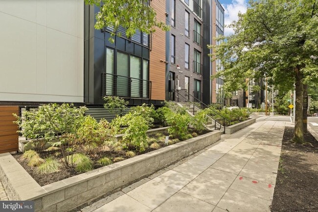 Primary Photo - 3933 14th St NW