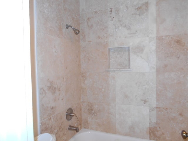 Building Photo - 3 BEDROOMS CONDO WITH BEAUTIFUL LAKE VIEWS.