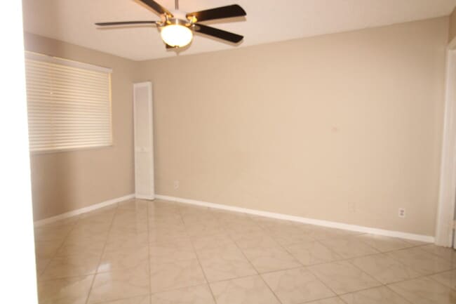 Building Photo - 2955 SW 22nd Ave