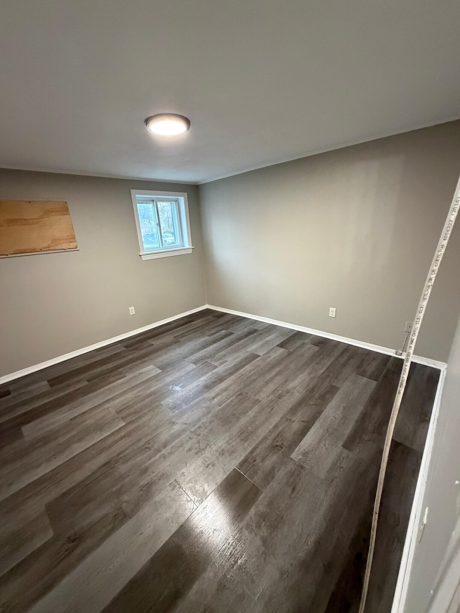 Building Photo - 23 Roughan St