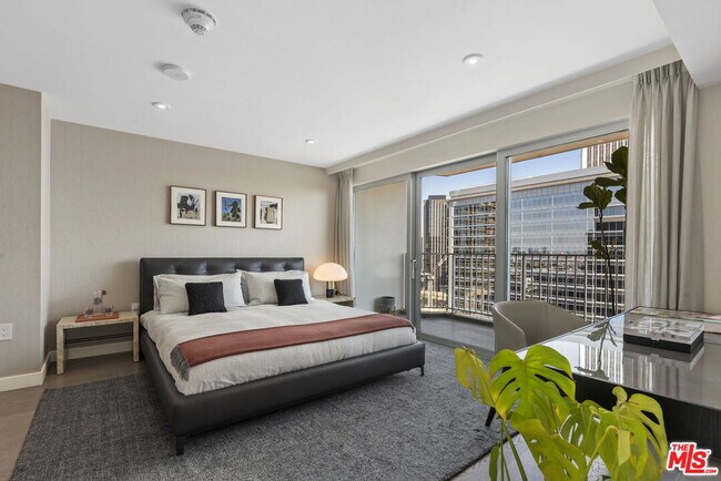 Building Photo - 2025 Ave of the Stars