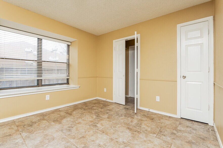 Building Photo - 3239 Wichita Dr