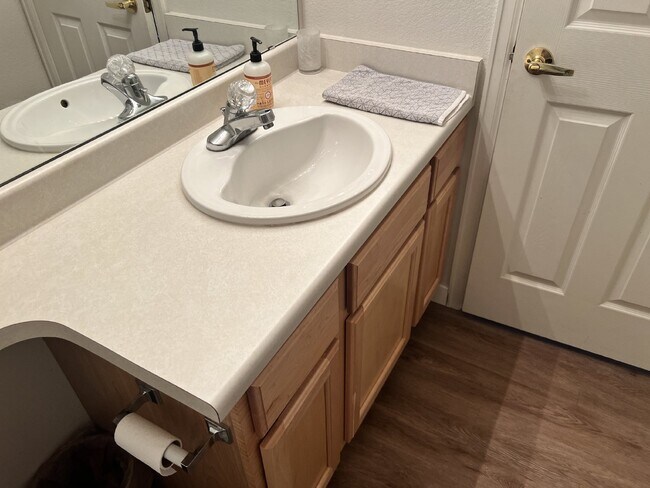 Building Photo - Available March!  Beautiful Condo in Steeplechase!