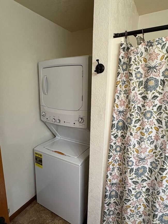 Building Photo - 1810 4th Ave NW