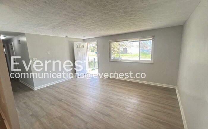 Building Photo - 1423 Marty Dr