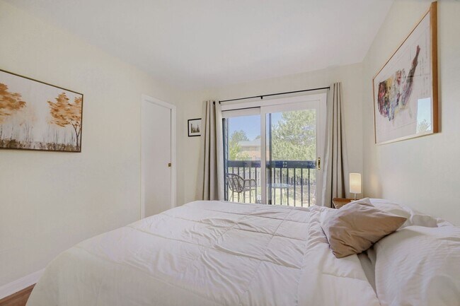Building Photo - Charming Updated 3BR Gem | Great Boulder Access