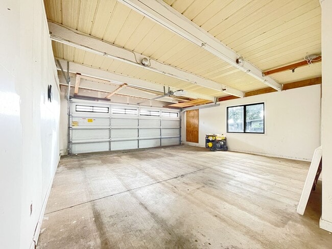 Building Photo - Pet Friendly Kailua Home with Pool, Waterf...