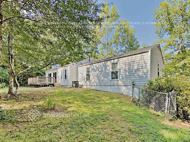 Building Photo - 3245 Creek Dr