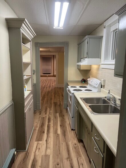 Building Photo - 909 N 4th Ave