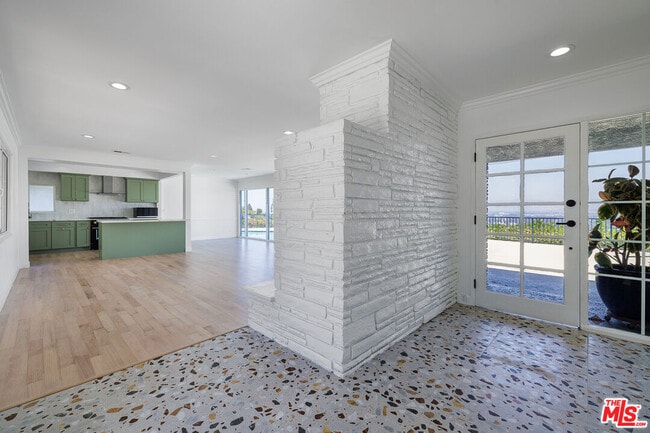 Building Photo - 3710 Glenridge Dr
