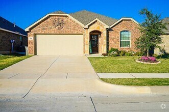 Building Photo - 806 Spruce Ln