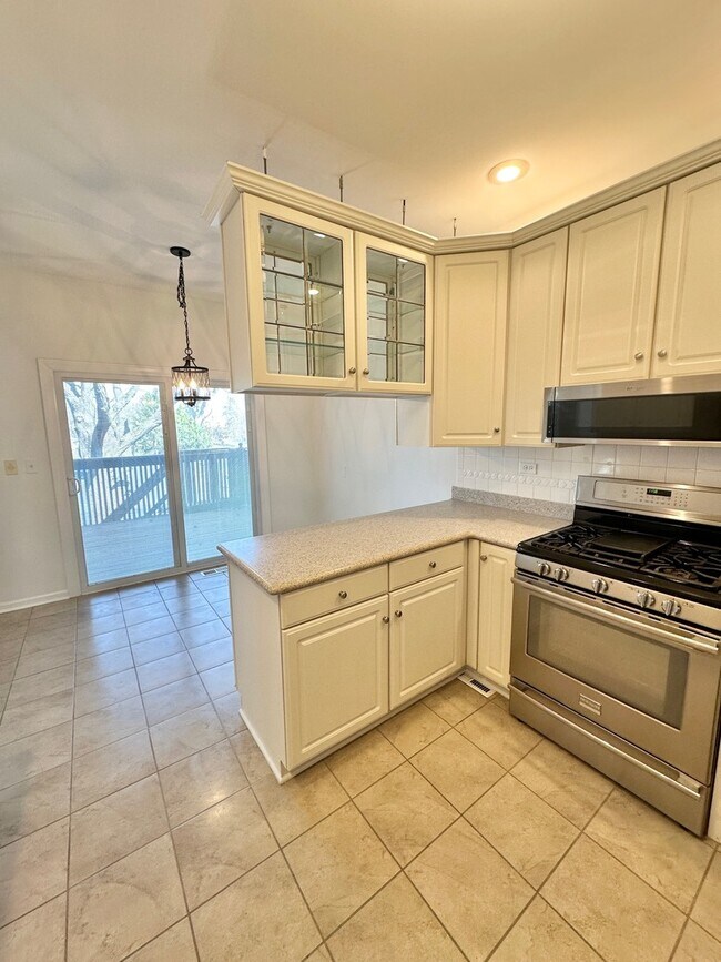 Building Photo - 224 Charlotte Pl