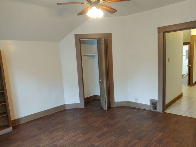 Building Photo - 824 Huestis Ave