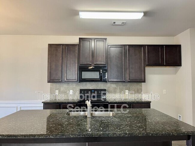 Building Photo - 7260 Silk Tree Pointe