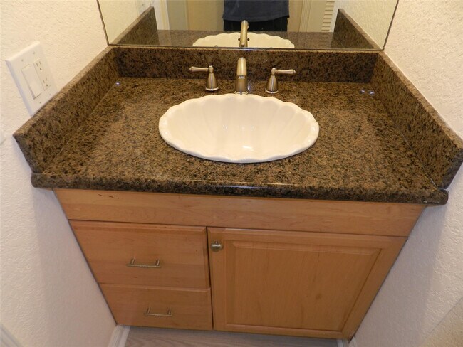 Building Photo - 6307 Bay Club Dr