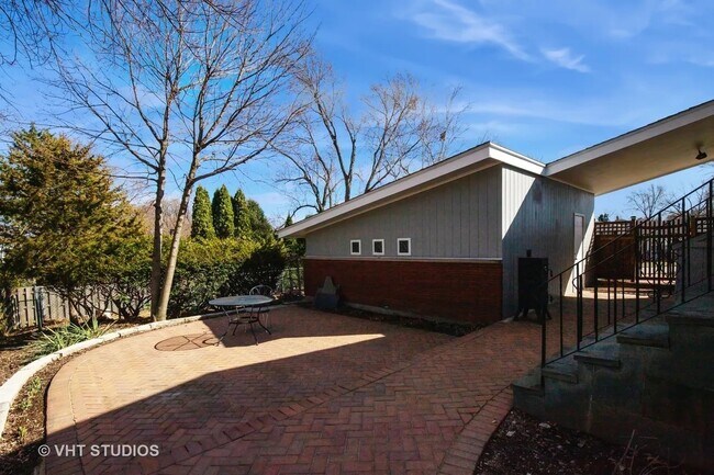 Building Photo - 942 Raleigh Rd