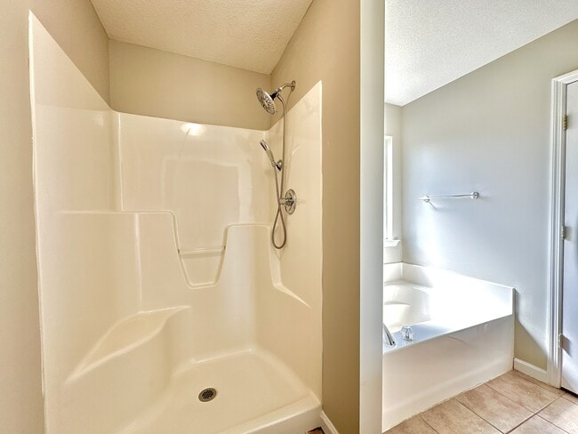 Building Photo - 5756 Emily Ln