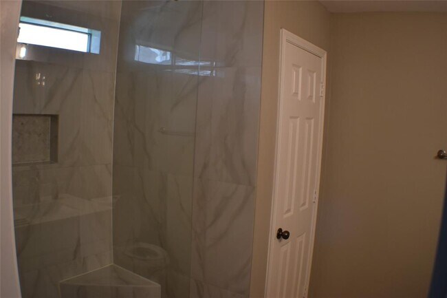 Building Photo - 21014 White Shore Ln
