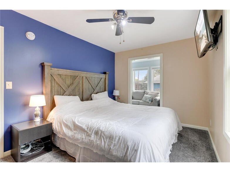 Building Photo - 144 8th Ave S