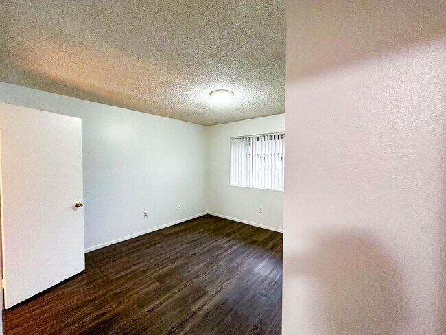 Building Photo - Townhome AVAILABLE NOW in Colton. 2 Bed / 2 Bath Floorplan  + Garage!