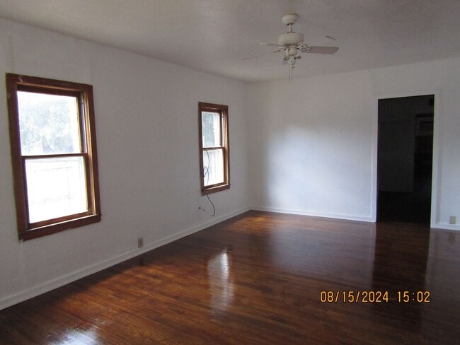 Building Photo - Very nice two-bedroom home located in the ...