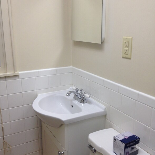 Bathroom - 1211 Marion St