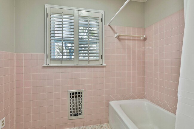 Building Photo - PROCUREMENT ONLY 334 Porter Road - Available Now! Ranch style home with spacious floor plan & bea...