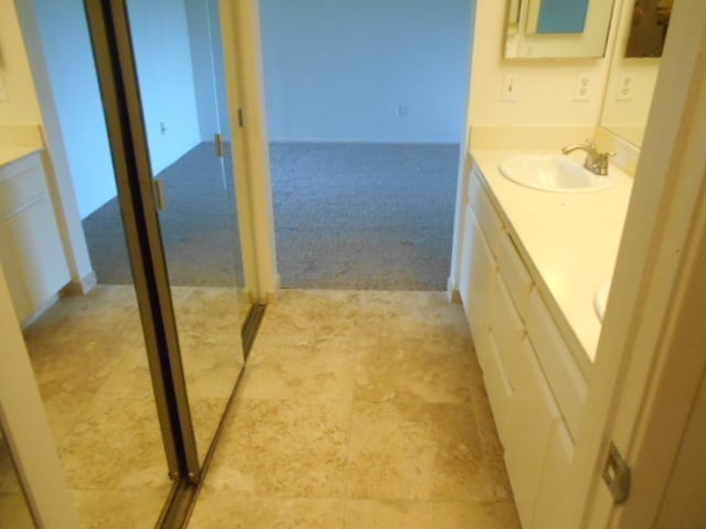 Building Photo - 3 BEDROOMS CONDO WITH BEAUTIFUL LAKE VIEWS.