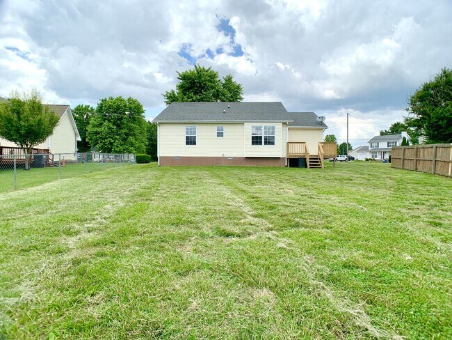 Building Photo - 1125 Lamont Ct