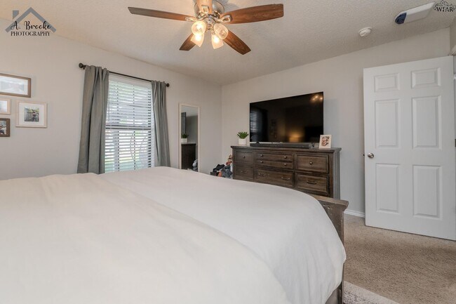 Building Photo - 1505 City View Dr