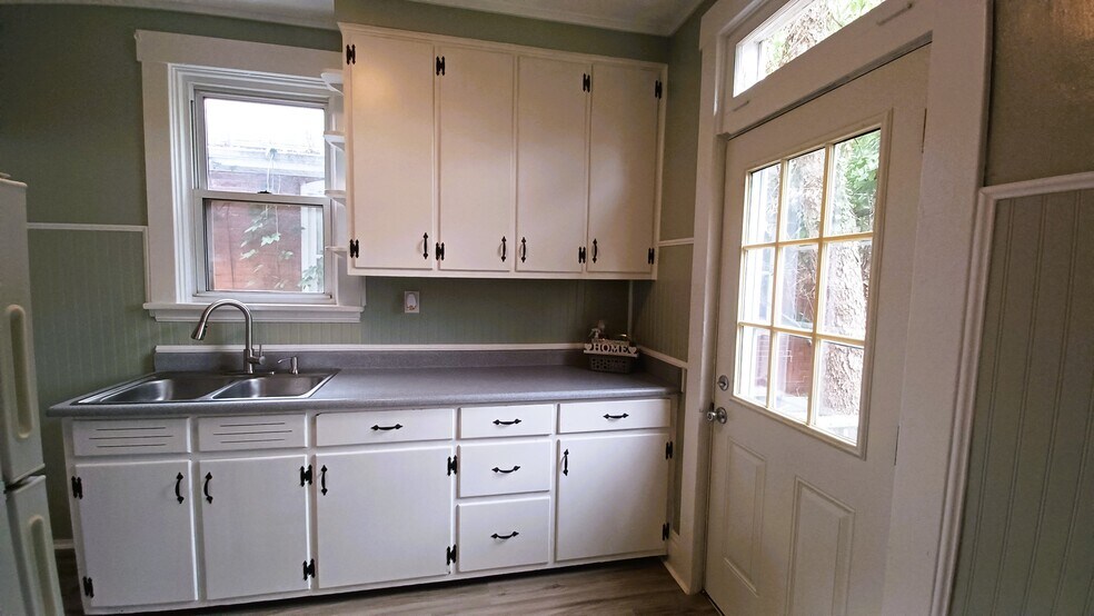 Building Photo - 14 S 2nd St