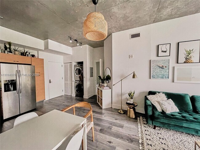 Building Photo - 2275 Biscayne Blvd