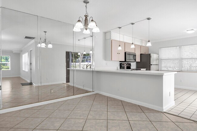 Building Photo - 8159 Andover Ct