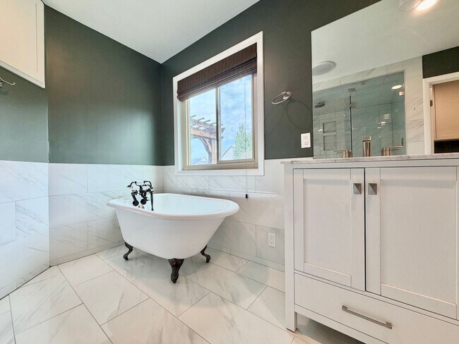 Building Photo - 961 Golden Pheasant Dr