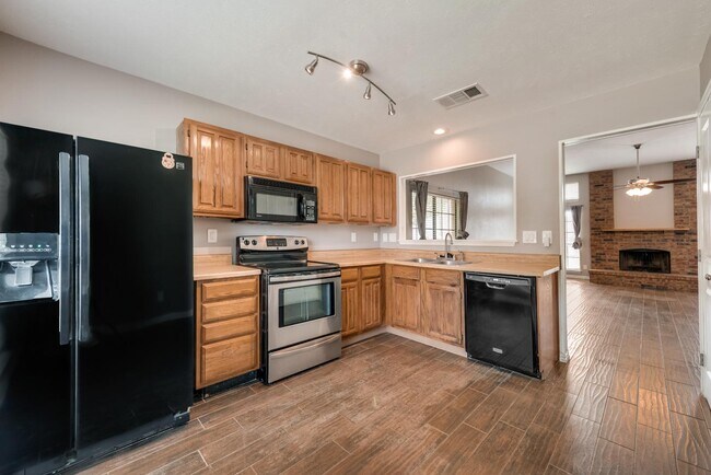 Building Photo - 1612 Cayman Cir