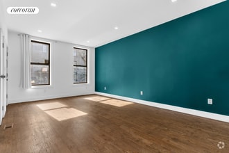 Building Photo - 297 Hinsdale St