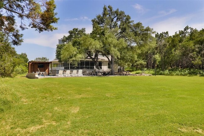 Building Photo - 11505 SW Oaks